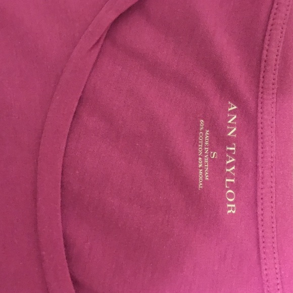 Ann Taylor Crew neck t-shirt size small - Picture 3 of 3
